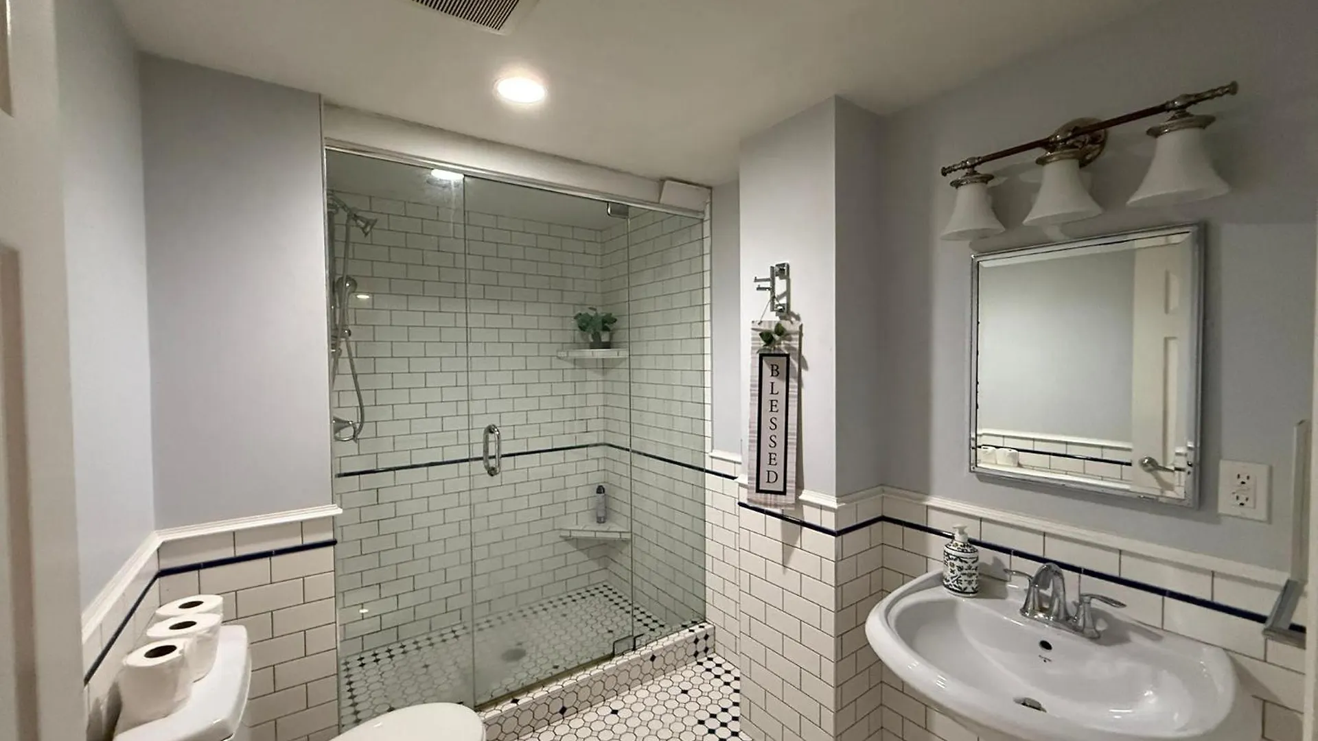 Vancouver Charming Homestay Near Restaurants, Beach And Transit Canada