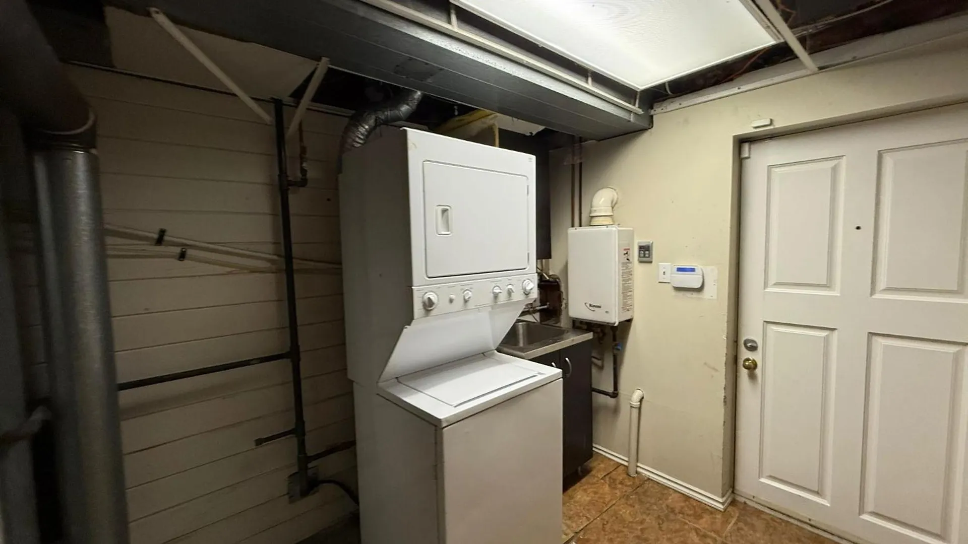 Vancouver Charming Homestay Near Restaurants, Beach And Transit