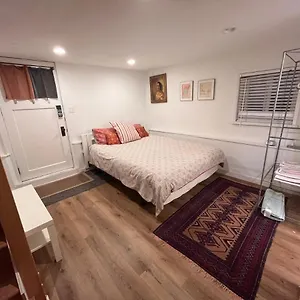  Guest house Neat, Compact, Private In A Lovely Neighbourhood