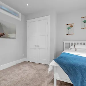 Gasthof West Cozy Retreat By Host Launch, Vancouver