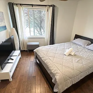 Villa 5 Mins Walk To Skytrain Station, Vancouver